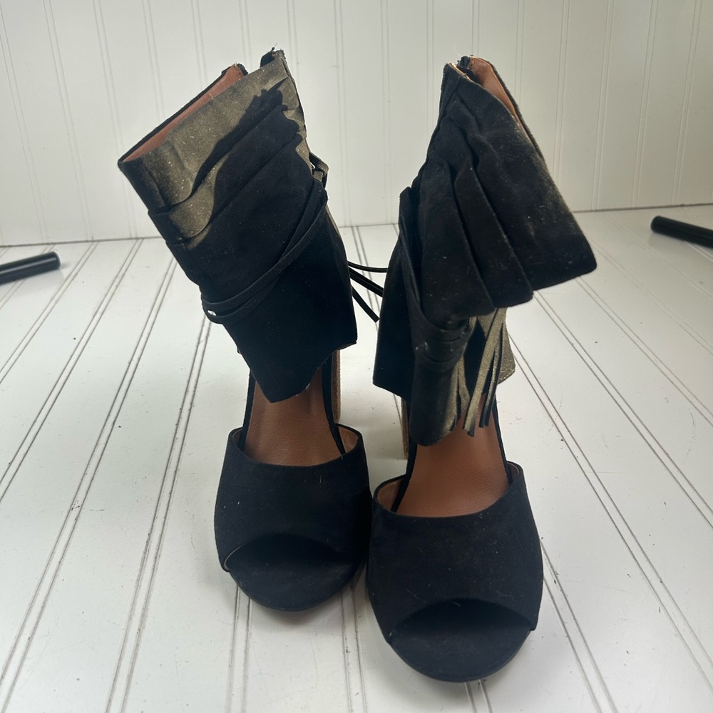 Dolce by Mojo Moxy Black Suede Peep Toe Ankle Tassel Block Heels Women Size 8.5 - Picture 9 of 12